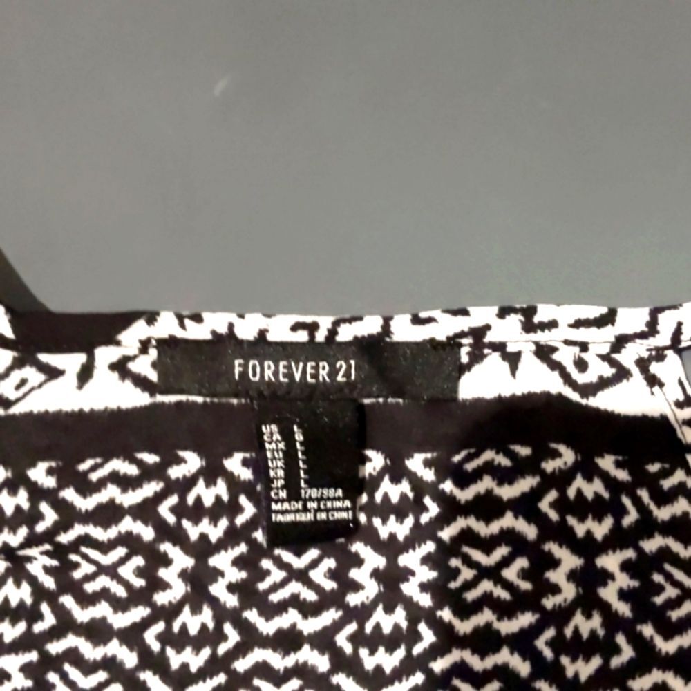 Forever 21 Women's L Black and White Spaghetti Strap Top Blouse with keyhole - Picture 2 of 2